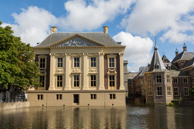 Vue du Mauritshuis depuis l'étang Hofvijver